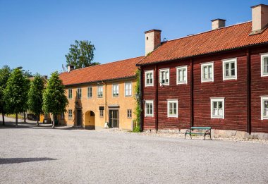 Bir yaz günü kasaba meydanı