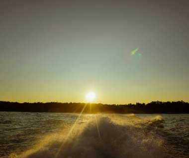 Akşamları deniz manzarası 