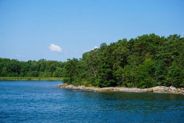 Yaz boyunca takımadaların manzarası 