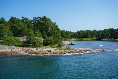 Yaz boyunca takımadaların manzarası 