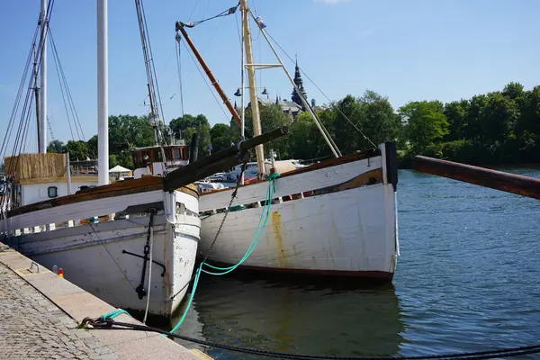 stock image View of two ships in a canal 