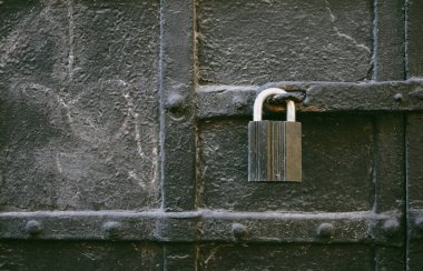 Asma kilit asılı yakın çekim 