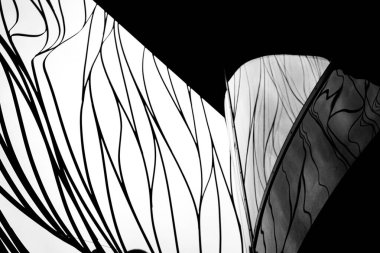 Modern bir binanın düşük açılı görüntüsü 