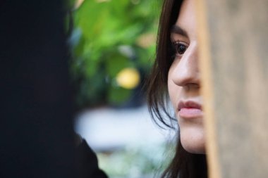 Güzel bir kadının portresi. 