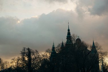 Ünlü binanın düşük açılı görüntüsü