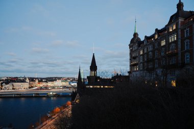 Bir şehir manzarası