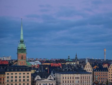 Akşamları şehir manzarası