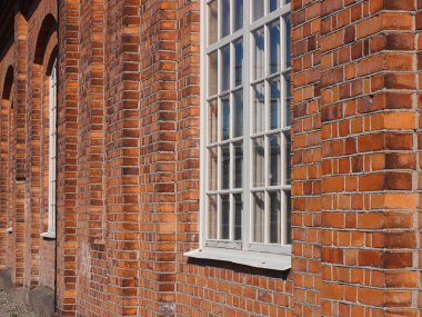 Bir tuğla binayı kapatın.