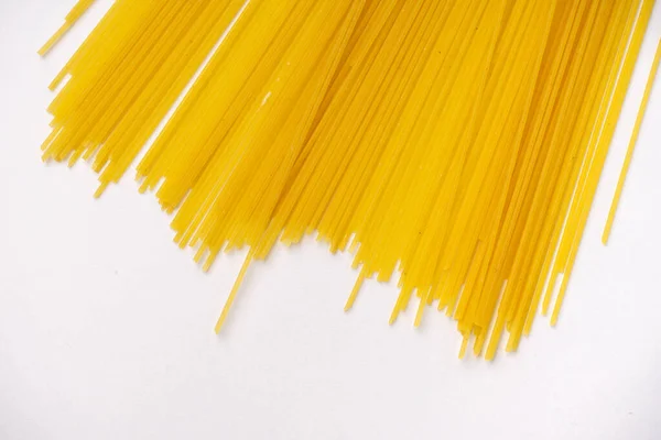 Жовтий Довгий Італійський Спагеті Ізольований Білому — стокове фото
