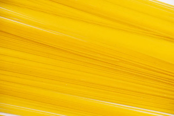 Żółty Długi Włoski Spaghetti Izolowane Białym — Zdjęcie stockowe