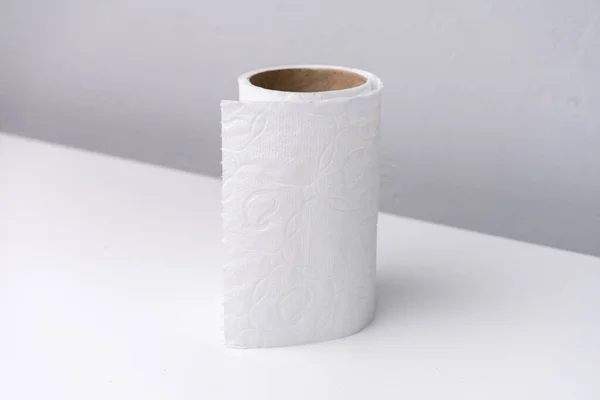 Toaletní Papír Role Bílém Šedém Pozadí — Stock fotografie