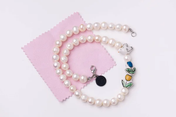 Pearls String Jewelry Polishing Cloth — Stock Photo, Image