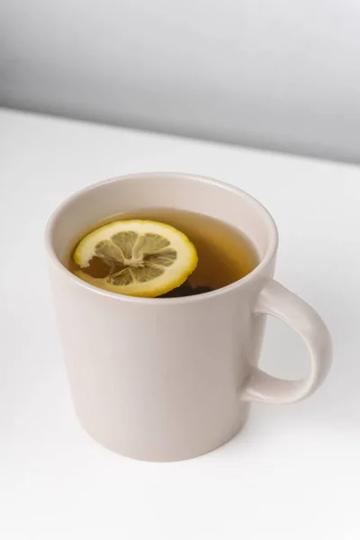 Чашку Черного Чая Лимоном — стоковое фото