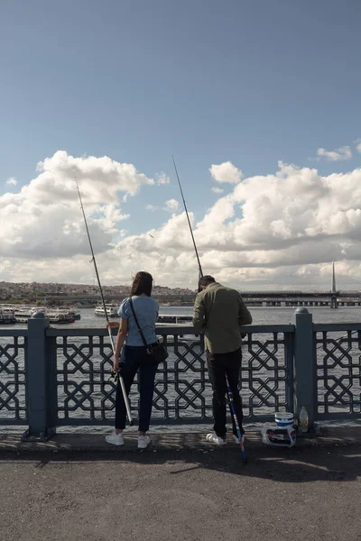 Вид Рыбаков Галатский Мост Стамбуле Образ Отражает Образ Жизни Культуру — стоковое фото