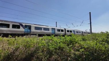 Thameslink Siemens Desiro sınıfı. 700 EMU banliyö treni Londra 'nın başkenti Potters Bar' a gidiyor..