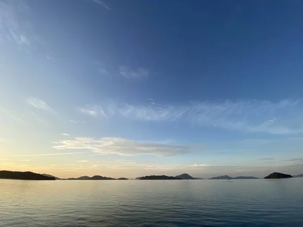 Красивый Закат Море Облаками — стоковое фото