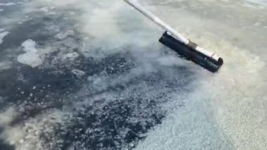 Cirebon Endonezya 'da deniz tuzu tarlası ya da geleneksel tuz tarlası
