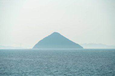 Dağların ve denizin manzarası, güzel manzara, okyanus. kagawa japan.