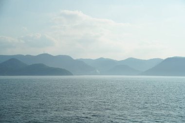 Dağların ve denizin manzarası, güzel manzara, okyanus. kagawa japan.