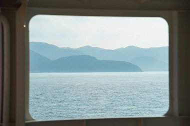 Okyanus penceresinden, feribottan ya da gemiden görüntü.