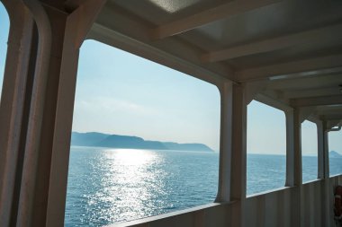 Okyanus penceresinden, feribottan ya da gemiden görüntü.