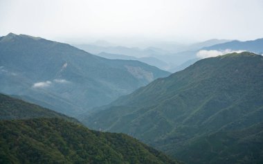 Dağların güzel manzarası, Japonya