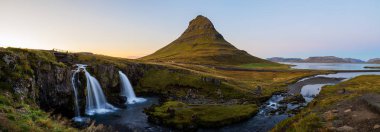 Sonbaharda Kirkjufell Dağı 'nın manzarası