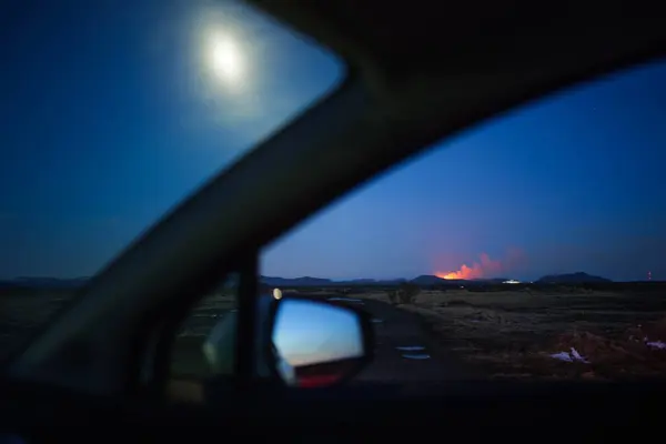 Auto Passagier Uitzicht Vulkanische Uitbarsting Bij Grindavik Ijsland Stockfoto
