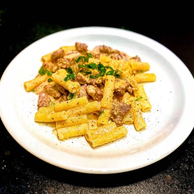 Biftekli ev yapımı makarna