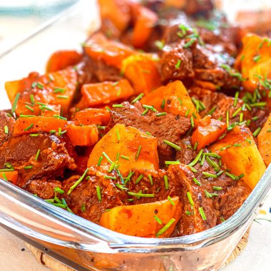 Patates ve havuçlu biftek.