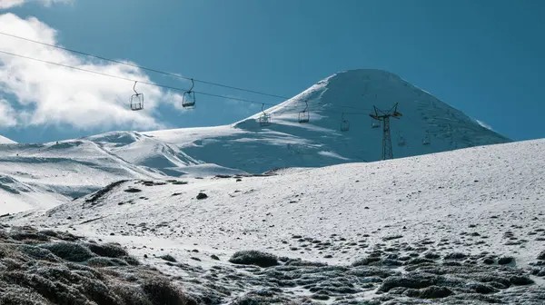 Dağlarda kayak kaldırma