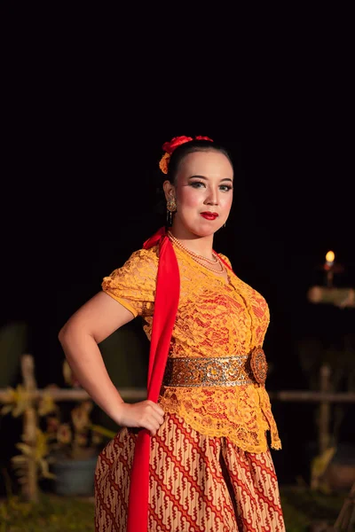 Sexy Balinese Woman Makeup While Wearing Orange Dress Called Kebaya — Stock Photo, Image