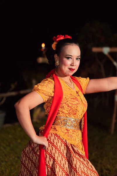 Mulher Javanesa Bonita Com Colar Dourado Seu Pescoço Cinto Dourado — Fotografia de Stock