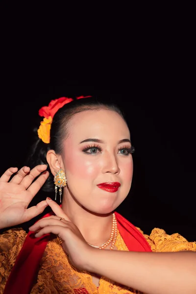 Exotisk Javanese Kvinna Bär Vacker Makeup Med Röda Läppar Samtidigt — Stockfoto