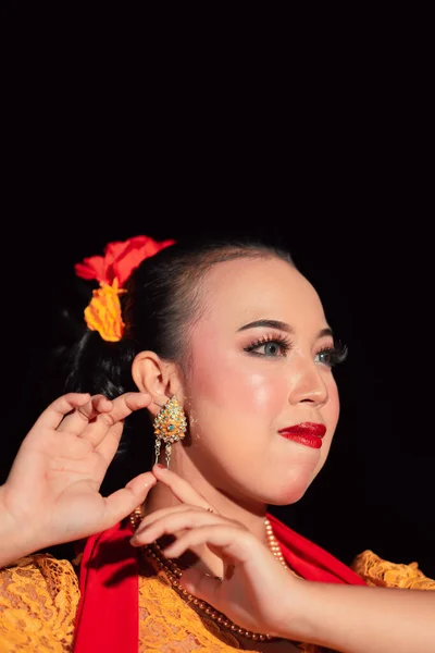 Екзотична Яванська Жінка Одягнена Гарний Грим Червоними Губами Одягнена Традиційний — стокове фото