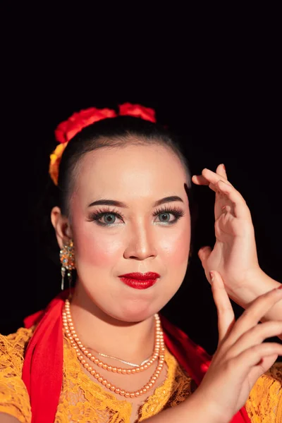 Mulher Indonésia Maquiagem Com Lábios Vermelhos Vestindo Colar Dourado Brincos — Fotografia de Stock