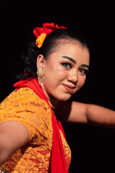 Bonito Rosto Uma Mulher Indonésia Maquiagem Enquanto Dança Uma Dança — Fotografia de Stock