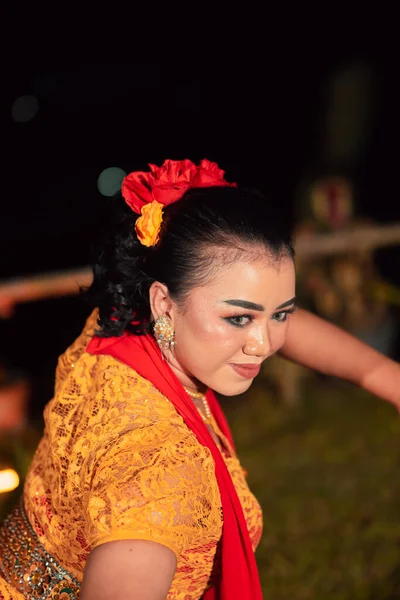 Beautiful Face Indonesian Woman Makeup While Dancing Traditional Dance Orange — Stock Photo, Image