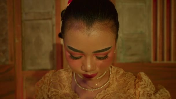 Beautiful Asian Woman Makeup Yellow Dress Looking Camera Dance Festival — Video