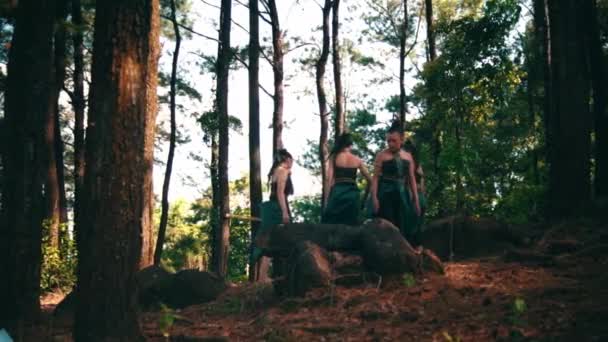 Eine Gruppe Indonesischer Frauen Tanzt Zusammen Einem Grünen Kleid Während — Stockvideo