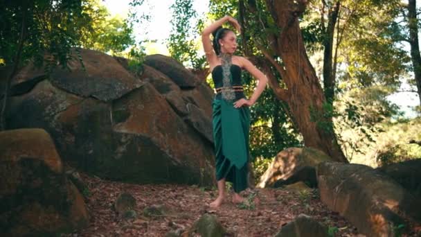 Asian Woman Traditional Dance Costume Dances Big Rock Beautifully Brown — Vídeos de Stock