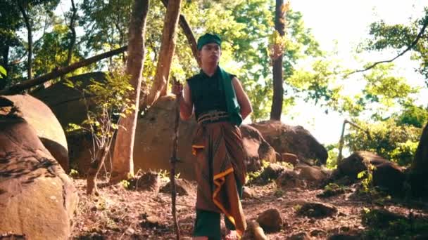 Asian Man Stick Green Dress Walking Lonely While Visiting Forest — Stock video