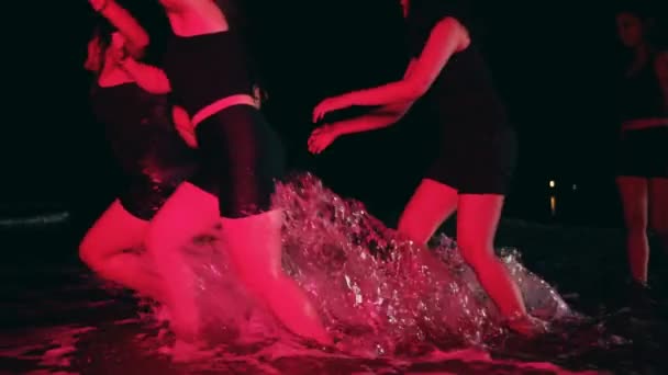 Group Women Black Clothes Bullied Woman Pushing Her Waves Roughly — Stock Video
