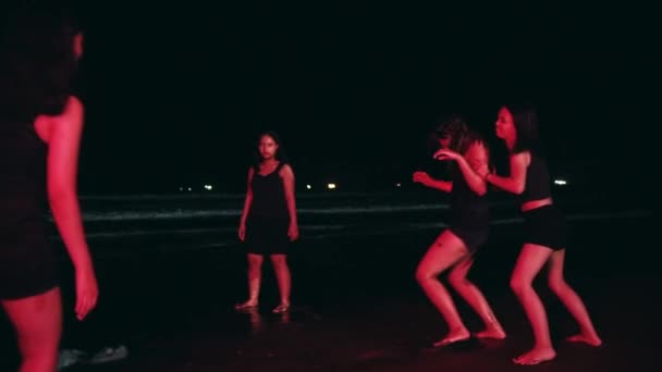 Asian Woman Bullied Group Her Friends Being Thrown Alternately Beach — 图库视频影像