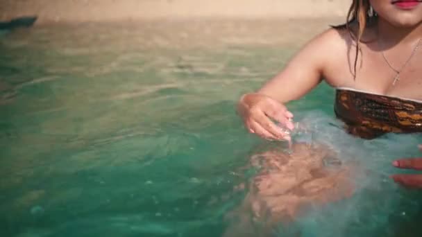 Asian Woman Swimming Beach Blue Sea Water She Sits Beach — Wideo stockowe