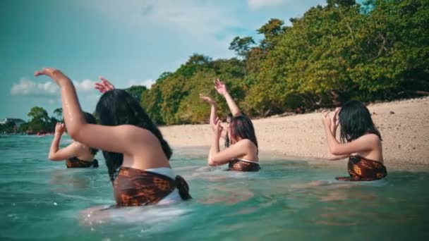 Group Asian Women Brown Clothes Enjoying Blue Sea Water Dancing — Stock Video