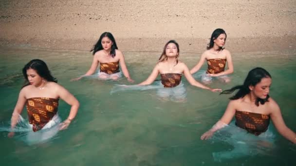 Group Asian Women White Clothes Dancing Friends Seawater Beach White — kuvapankkivideo