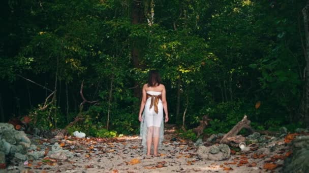 Asian Woman White Clothes Walks Tropical Forest Lots Shady Trees — Vídeo de stock