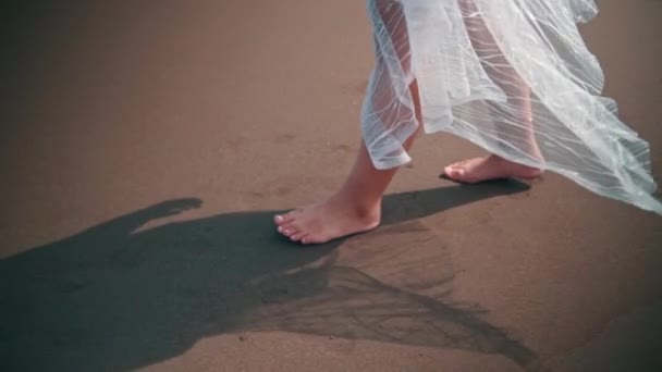 Asian Woman White Dress Walking Alone Beach Sad Expression Sea — Video
