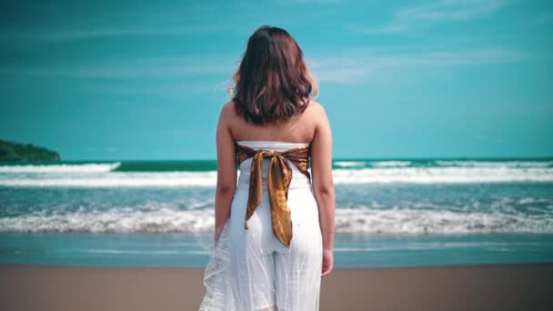 Asian Woman White Dress Standing Beach While Looking Beautiful View — Stockvideo